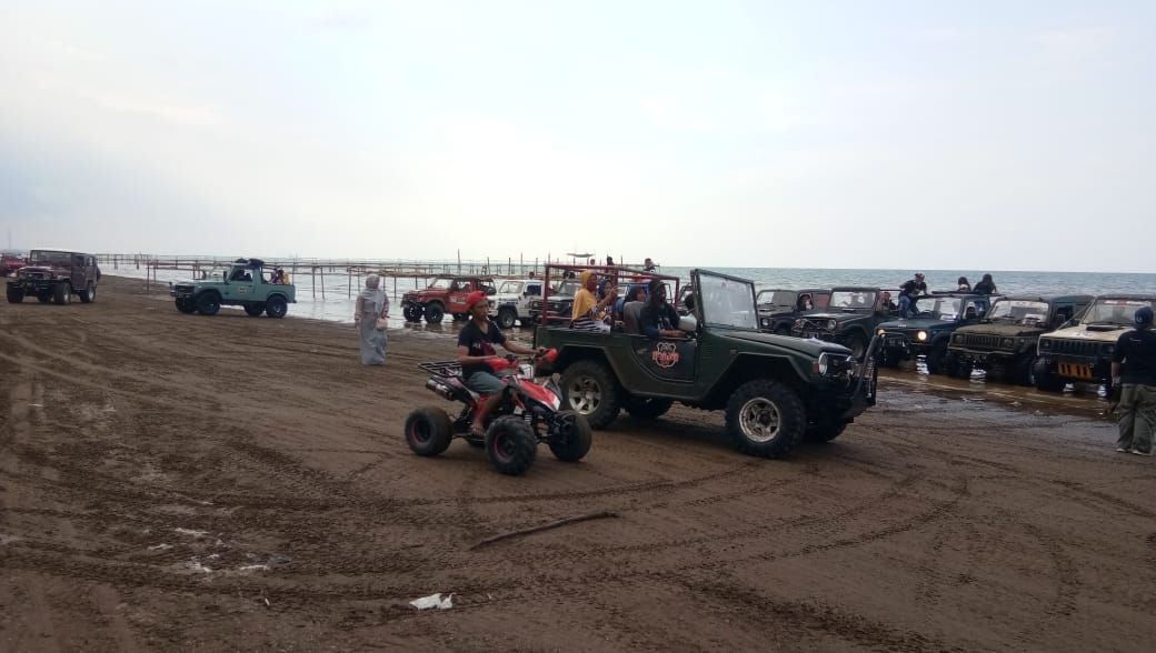 Wajah Sumringah Puluhan Anak Yatim Diajak Bertamasya Ke Pantai Kuripan Portal Brebes