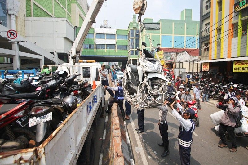 Parkir Liar Menjamur Di Kota Bandung, Dishub Akan Terapkan Aturan Derek ...