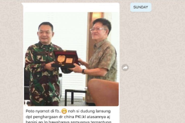   Tangkapan layar hoaks yang menyatakan Pangdam Jaya Dudung dapat penghargaan dari China. (Whatsapp)
