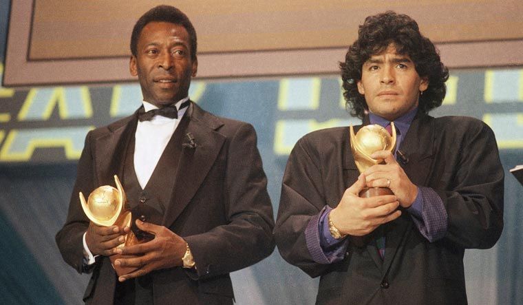 dinobatkan Pele dan Maradona dinobatkan sebagai Pemain Terbaik Abad Ini oleh FIFA