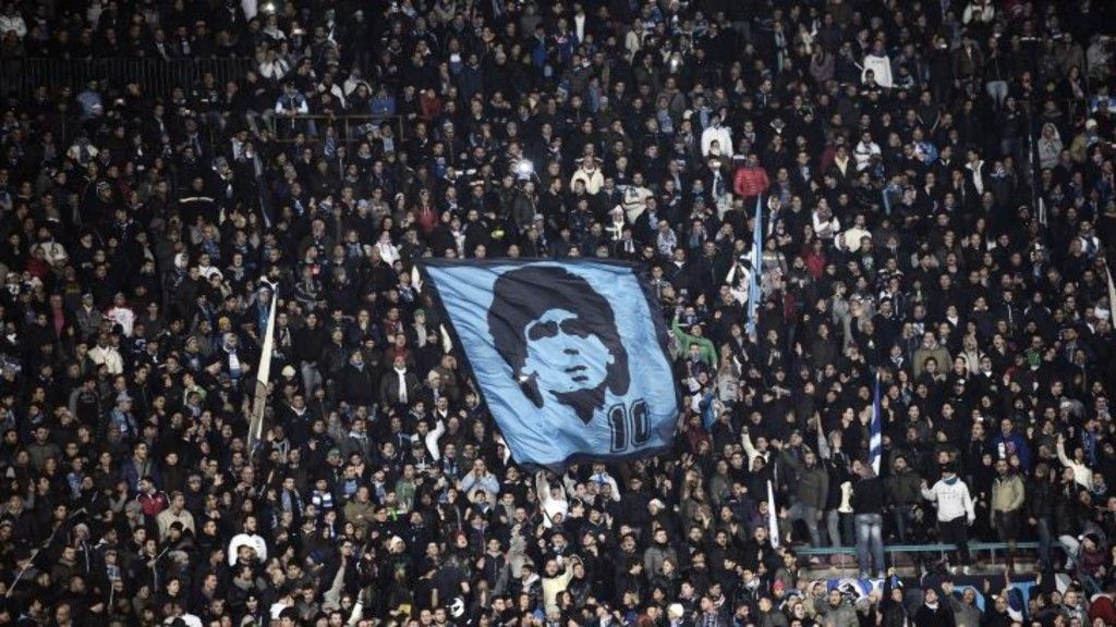 Ilustrasi penghormatan terakhir Diego Maradona.