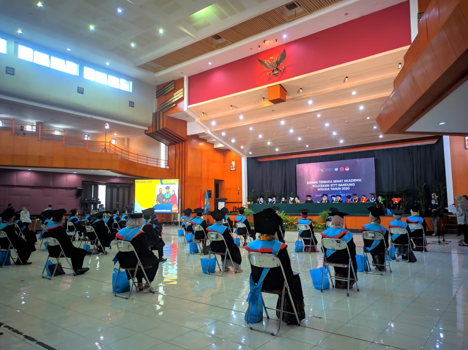Suasana wisuda  Politeknik STTT Bandung, Sabtu 28 November 2020