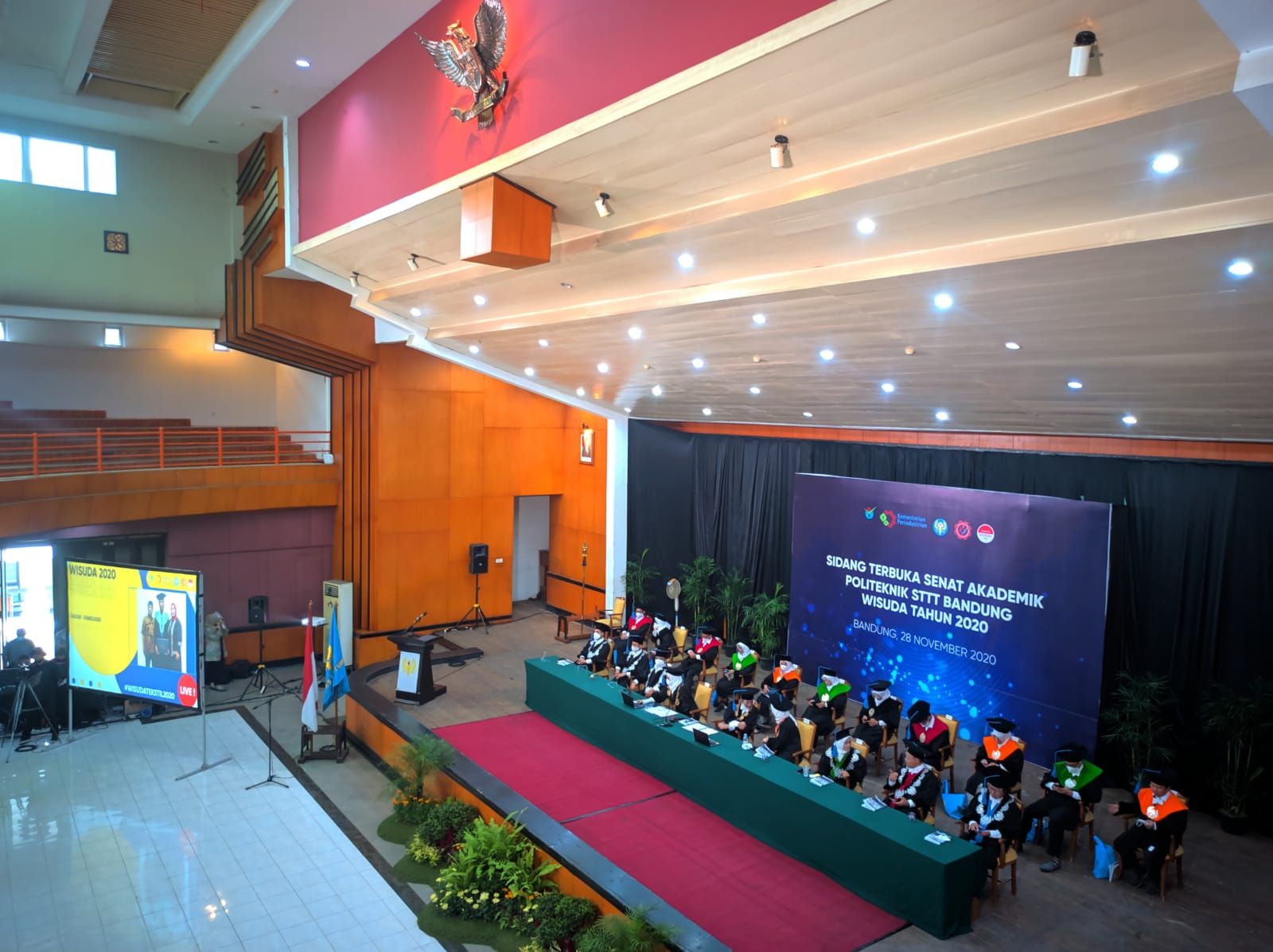 Suasana wisuda  Politeknik STTT Bandung, Sabtu 28 November 2020