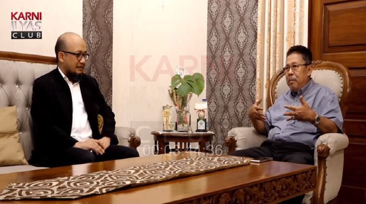 Penyidik KPK Novel Baswedan ketika berbincang dengan Karni Ilyas.