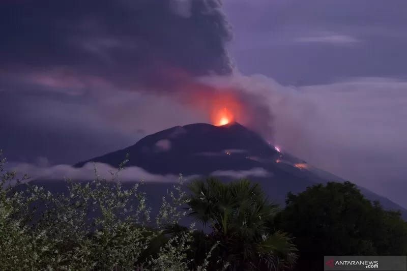 Gunung Api Ili Lewotolok (antaranews.com)