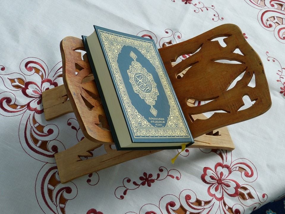 Quran Surat Al Alaq, Berikut Bacaan Arab, Latin, dan ...