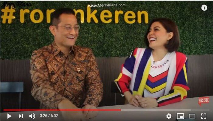 Tangkapan layar YouTube Merry Riana saat wawancara Mensos Juliari P Batubara