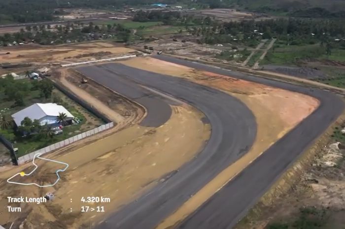 Proses pembangunan terkini Venue MotoGP Indonesia 2021 di Sirkuit Mandalika Lombok, Nusa Tenggara Barat pada Desember 2020 .