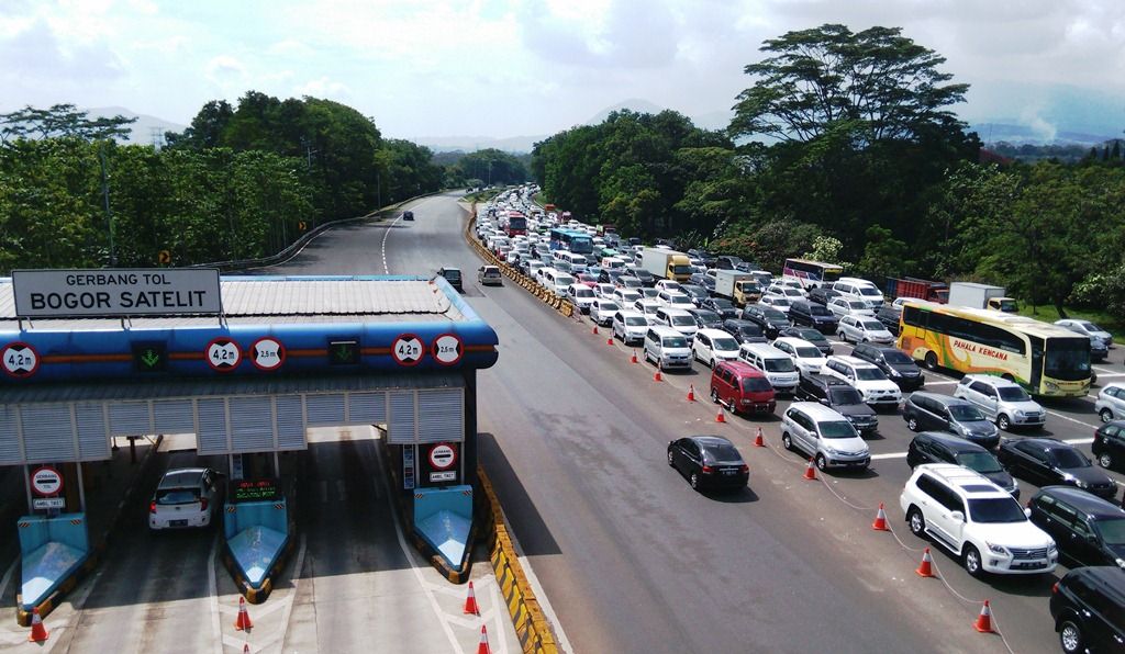 Ilustrasi antrean kendaraan menjelang Gerbang Tol Baranangsiang, Kota Bogor