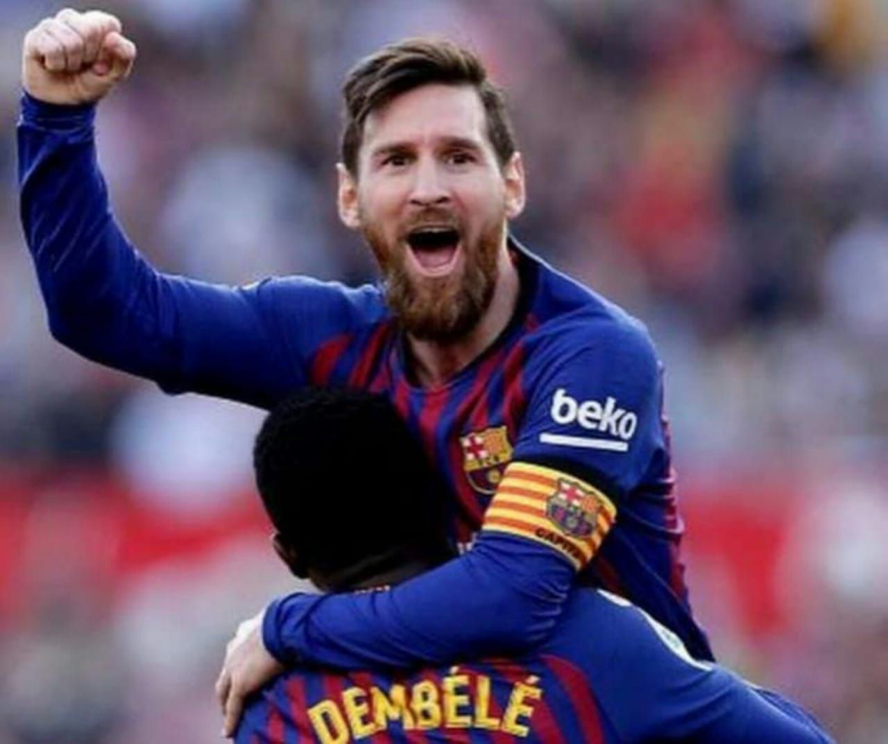 Lionel Messi merayakan gol*/