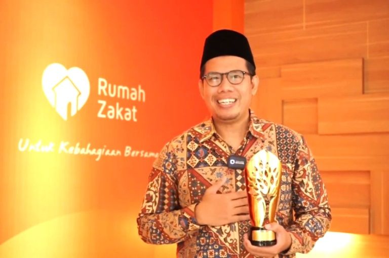 Nur Efendi, Board of Trustees RZ  CEO Rumah Zakat (2011-2022) Mahasiswa Magister Ekonomi Syariah UNISBA Bandung