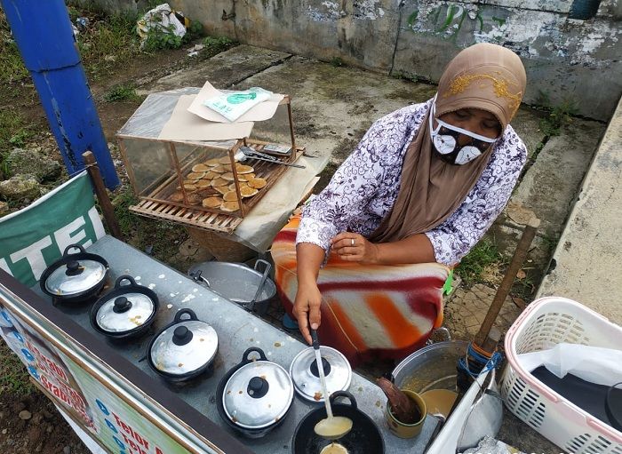 Penjual kue serabi tradisional di Simpang Sumampir Purwokerto