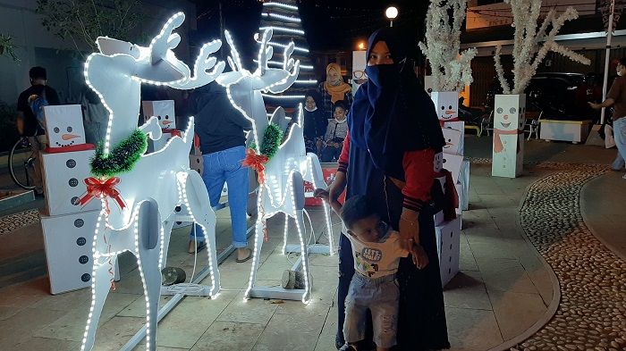 Salah satu hiasan sambut perayaan Natal di Kota Singkawang