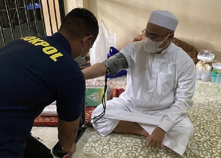 Pemeriksaan kesehatan terhadap Habib Rizieq Shihab dan security food di Polda Metro Jaya. 