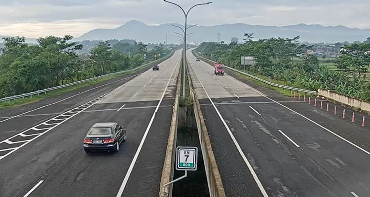Kondisi arus lalu lintas di Tol Soroja Bandung