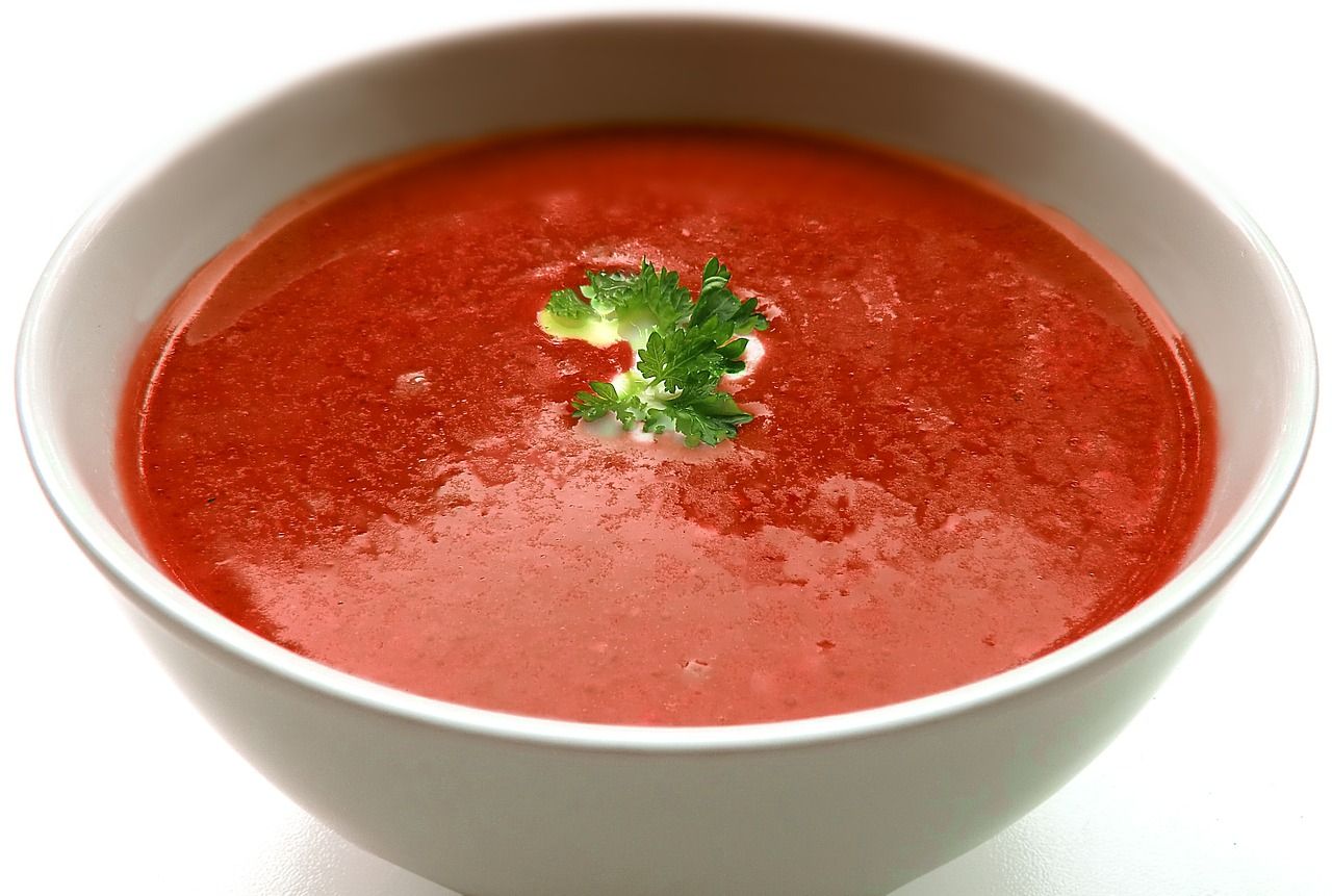 Ilustrasi sup tomat.