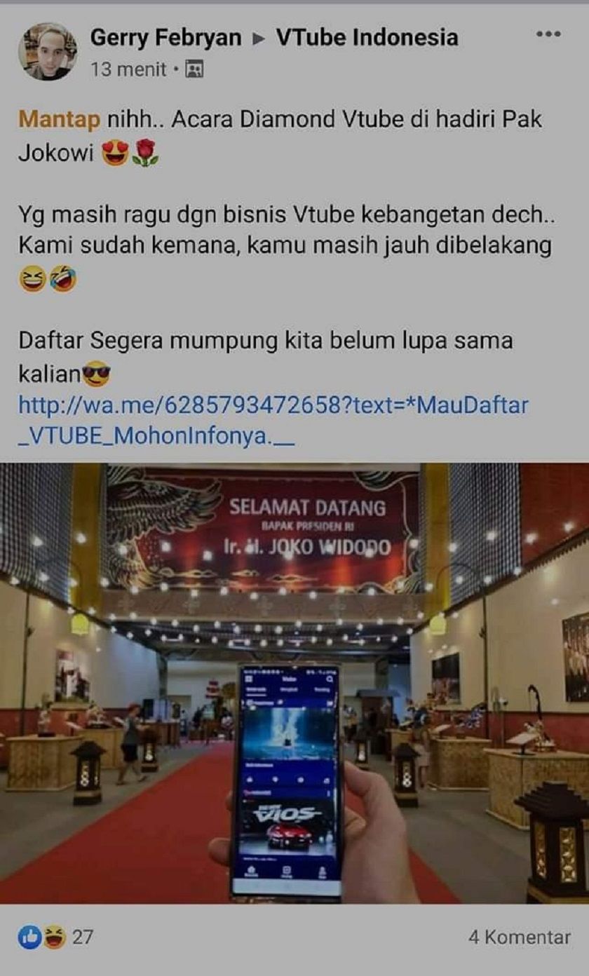 Potongan layar sebuah unggahan foto di grup facebook yang menyebutkan Presiden Jokowi menghadiri acara Diamond Vtube