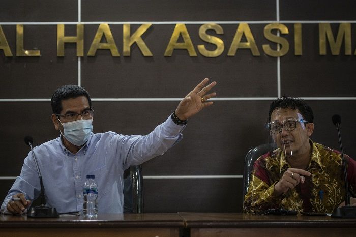 Wakil Ketua Eksternal Komnas HAM Amiruddin (kiri) bersama Komisioner Komnas HAM Beka Ulung Hapsara (kanan) . 