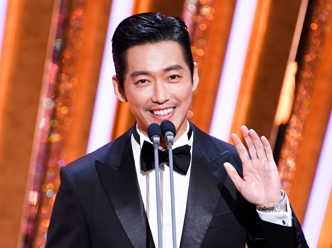 Daftar Lengkap Pemenang Sbs Drama Awards 2020 Nam Goong Min Sabet Daesang Jurnal Gaya Daftar drama korea terbaru yang bisa kamu tonton di januari 2021 adalah marriage lyrics and divorce music.