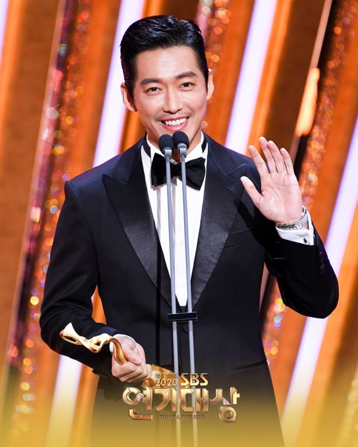 Aktor Namgoong Min Raih Daesang di SBS Drama Awards 2020