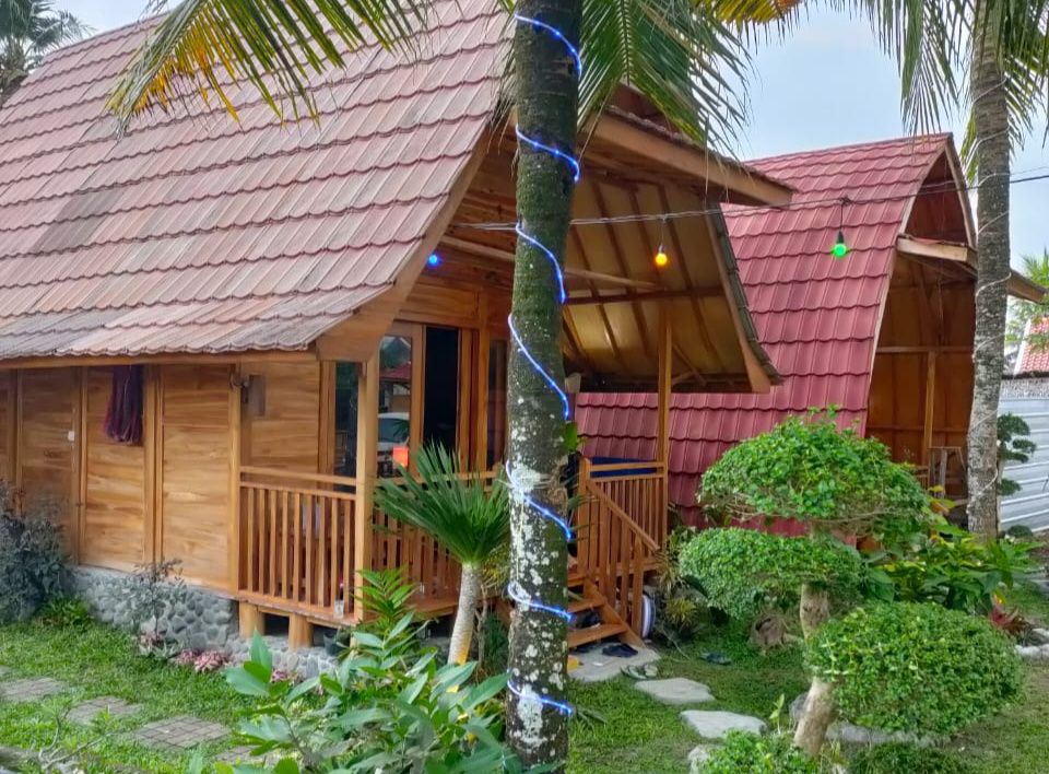 Tersedia bungalow bagi pengunjung yang mau menginap