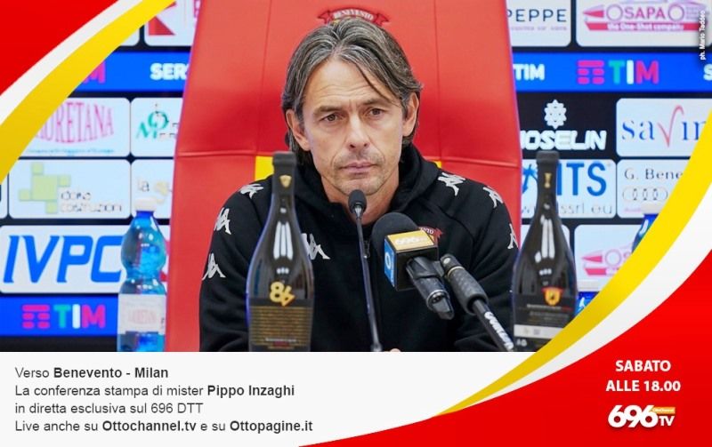 Filippo Inzaghi, si Pippo sang alenatore Benevento saat konferensi pers sebelum pertandingan melawan mantan klubnya semasa jadi pemain, AC Milan.*