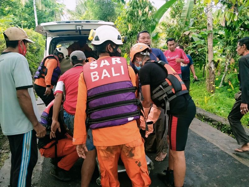 Tim SAR Minggu 3 Januari 2020 berhasil menemukan korban kedua yang meninggal tenggelam saat bermain lompat dari tebing ke sungai Yeh Mekecir Jembrana Bali.
