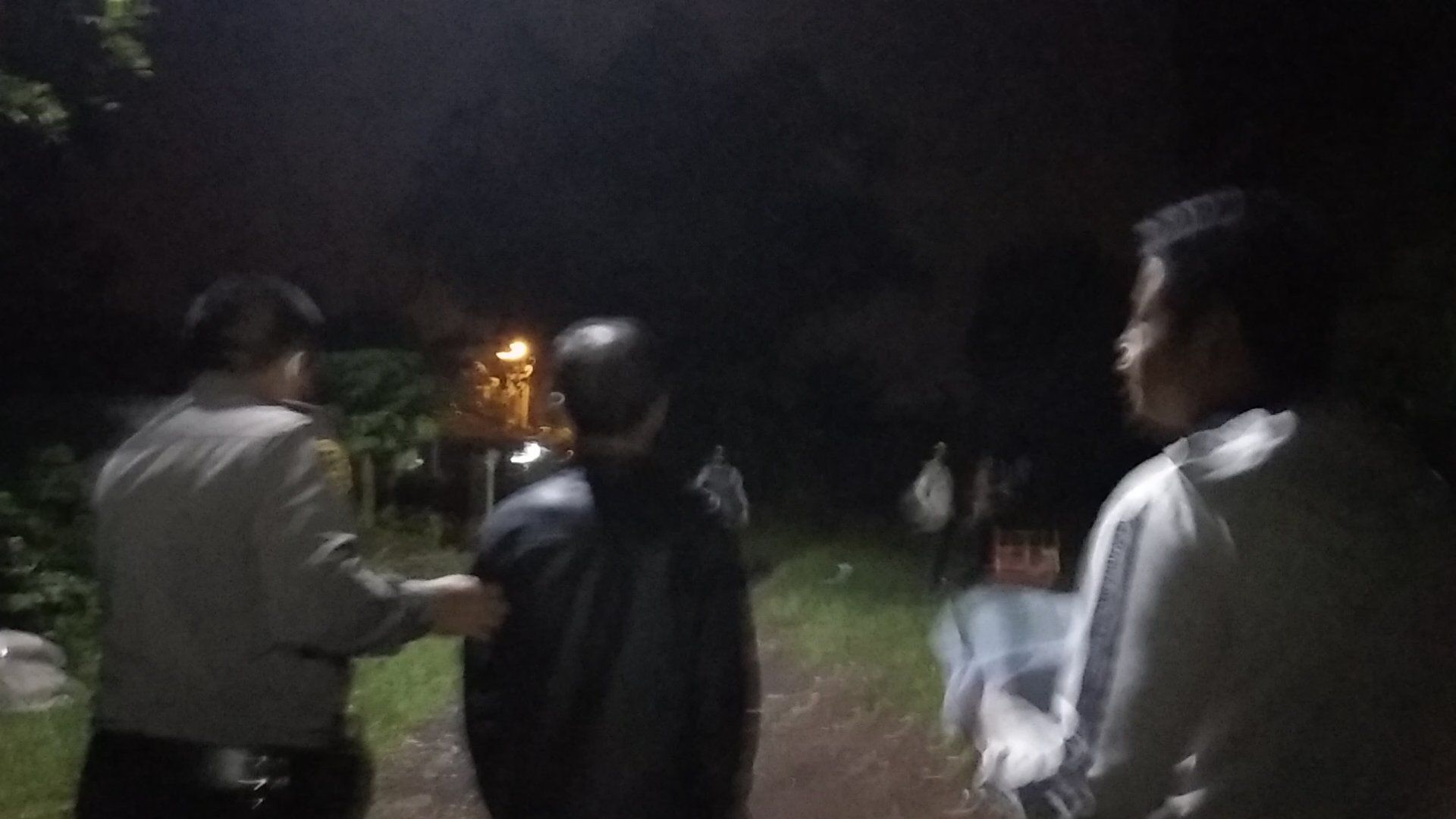 Polisi Bubarkan Judi Adu Muncang di Kota Tasikmalaya.