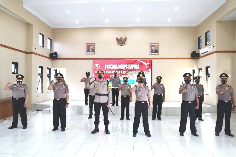 Dua Lembaga Kepolisian Di Tasikmalaya Gelar Kenaikan Pangkat Dan