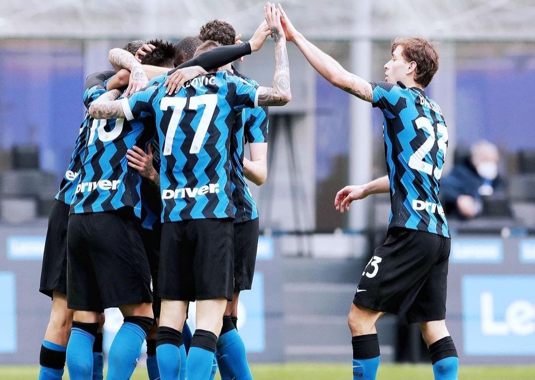 Inter r. Inter команда. Интер празднование. Фото ФК Интер.