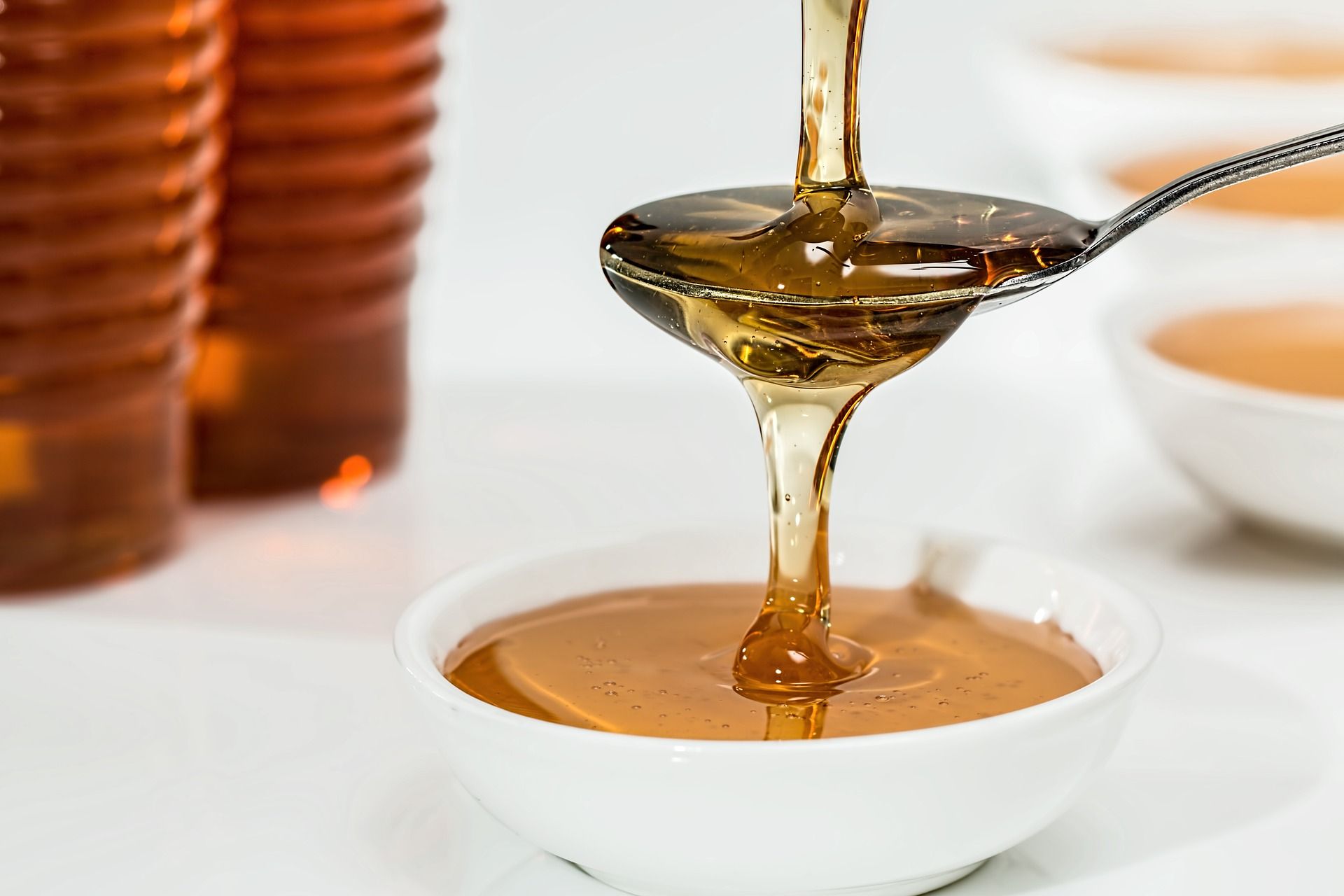 Selain sebagai minuman terbaik bagi kesehatan, madu juga dapat dijadikan bahan  resep herbal oles untuk menyembuhkan berbagai penyakit