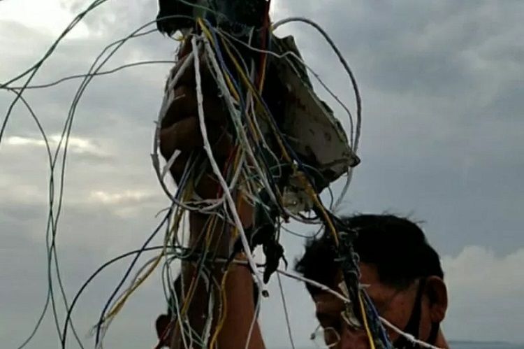 Potongan kabel yang ditemukan di sekitar perairan Kepulauan Seribu.