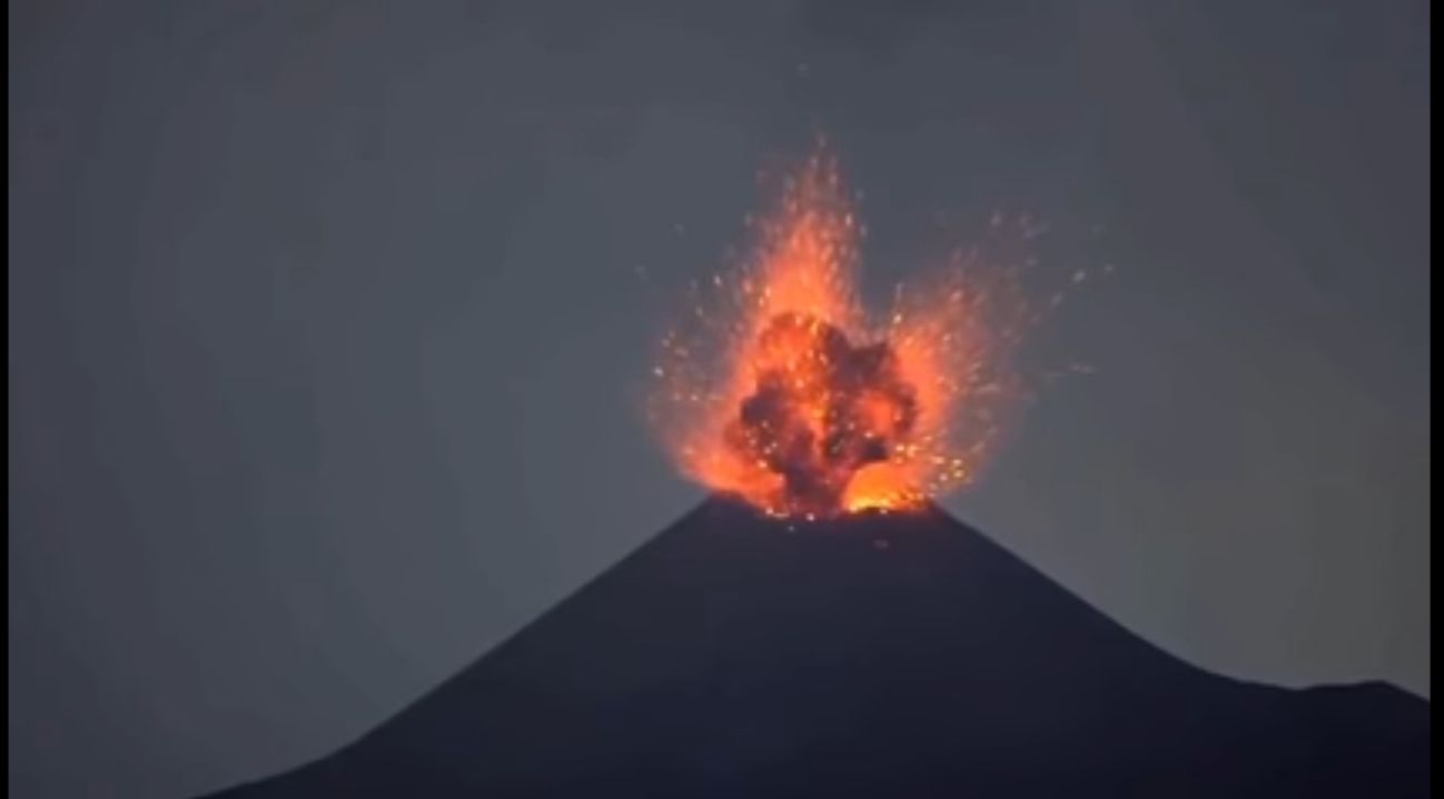 Memiliki Banyak Gunung Berapi Aktif Berikut 8 Letusan Gunung Terbesar Dan Terdahsyat Di Indonesia Lamongan Today