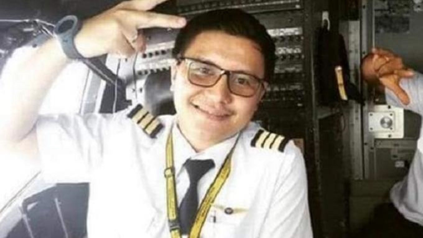 Mengenal Sosok Diego Mamahit Copilot Sriwijaya Air Sjy182 Yang Hilang Kontak Di Pulau Laki Kemarin Cerdik Indonesia