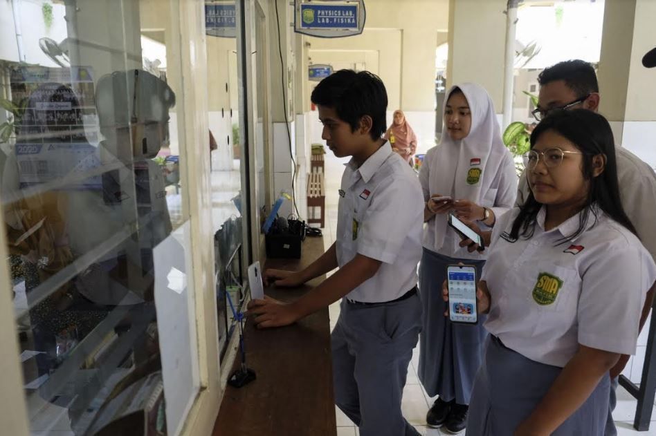 Ilustrasi siswa SMA yang mendapatkan bantuan dana pendidikan Program Indonesia Pintar (PIP) 2021. /Antara
