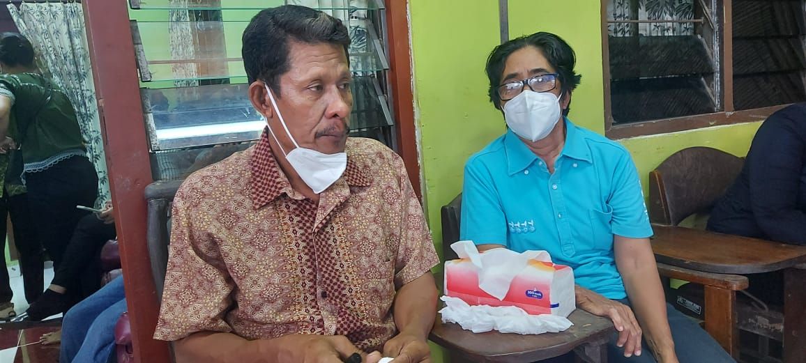 Orang tua Mia Wadu, Pramugari korban jatuhnya Sriwijaya Air.