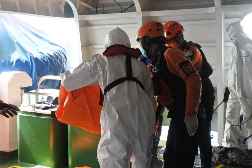 Tim Basarnas kembali temukan potongan tubuh manusia korban penumpang pesawat Sriwijaya Air yang jatuh. 