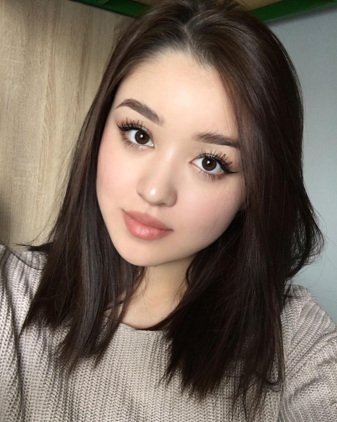 Potret Dayana, gadis cantik asal Kazakhstan yang tengah menjadi sorotan setelah masuk dalam konten YouTube Fiki Naki.