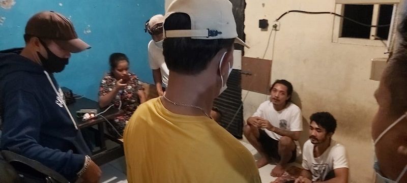 Satgas Desa Peguyangan Kangin Denpasar Bali  melaksanakan Pemberlakuan Pembatasan Kegiatan Masyarakat (PPKM) mulai Senin 11 Januari 2021 dan menjaring 7 pemuda pelanggar prokes dan diduga tengah pesta miras.