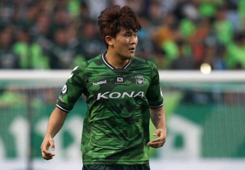 Ingin Kontrak Kim Min Jae, Manchester United Siap Lepas Duo Bek Harry Maguire dan Victor Lindelof?