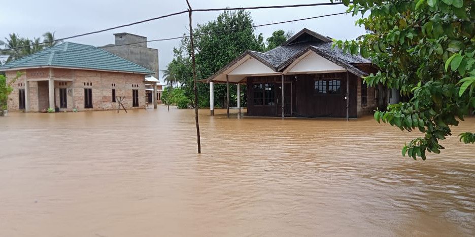 Sejumlah rumah di Kalimantan Selatan masih terendam banjir, Jumat 15 Januari 2021.