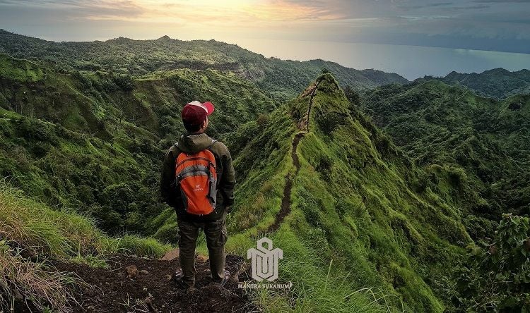 Viral Ditengah Wabah Corona Wisata Gunung Tumpeng  di 