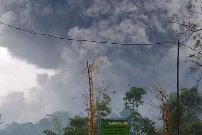 Daerah sekitar Sumber Mujur dan Curah Koboan, saat ini menjadi titik guguran awan panas.