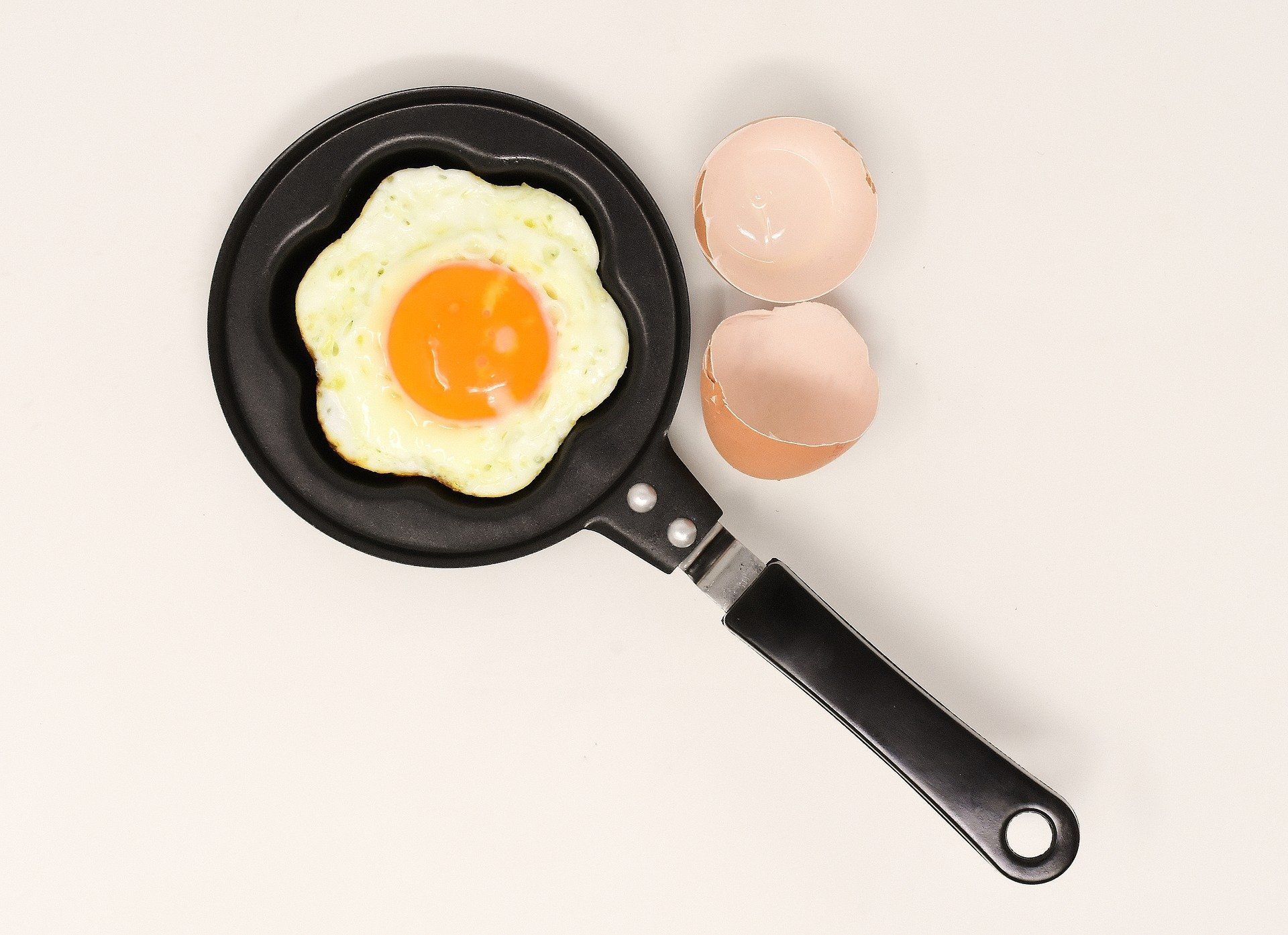 Ilustrasi masak telur, berikut ini beberapa olahan telur yang bisa dijadikan masakan agar tidak bosan
