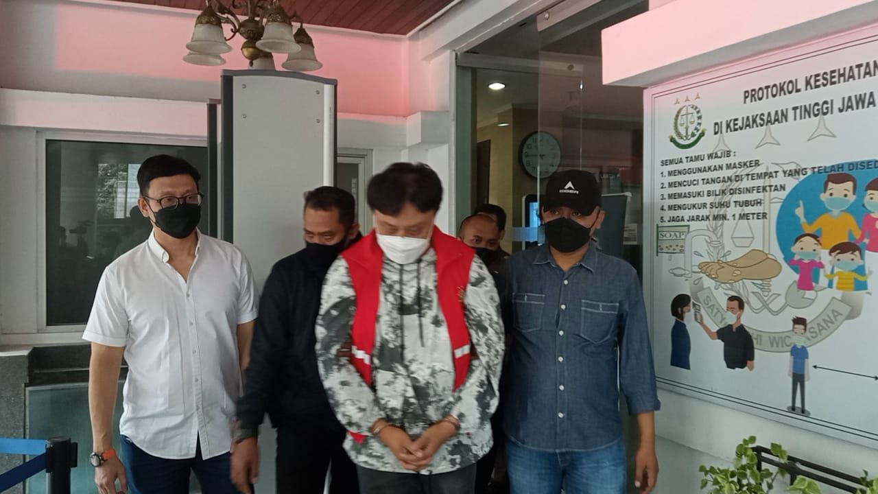  Terpidana kasus korupsi Rp 548,4 miliar di Jawa Barat, Andy Winarto, saat akan dibawa ke Lapas Sukamiskin, Sabtu 23 Januari 2021