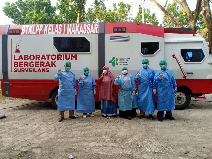 mobil lab bergerak di sulawesi barat untuk cegah kasus covid 19 baru di wilayah gempa seputar tangsel