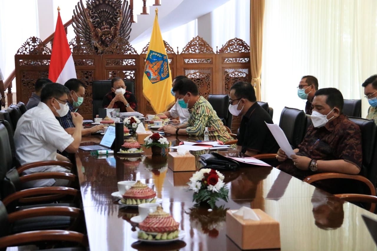 rapat terkait perpanjangan PPKM Covid-19  di Bali khusus Sarbagitaku