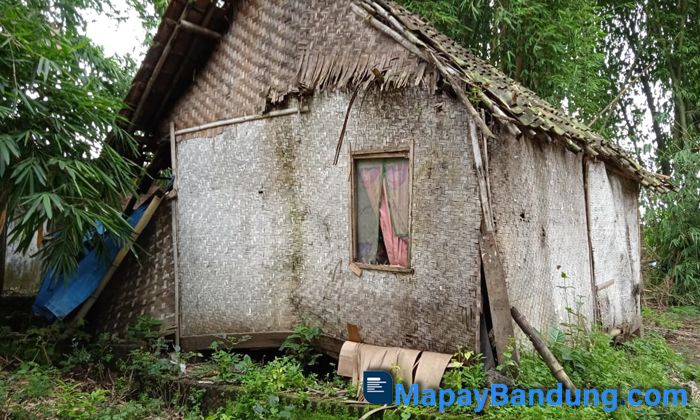 Kondisi rumah Udi Rahmat di Kampung Pasir Salam, Desa Banyuresmi, Kecamatan Banyuresmi, Kabupaten Garut. 