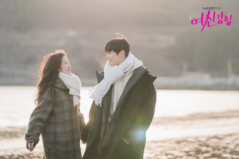 Sinopsis Drakor True Beauty Episode 14: Cha Eun Woo dan Moon Ga Young Menikmati Kencan Romantis di Pantai