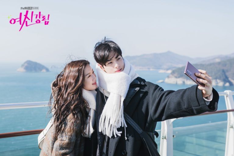 Sinopsis Drakor True Beauty Episode 14: Cha Eun Woo dan Moon Ga Young Menikmati Kencan Romantis di Pantai